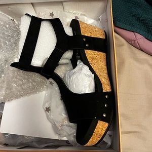 Very g wedges size 9 in black